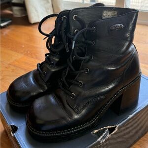Vintage Skechers Round Toe Heeled Lace-Up Boots